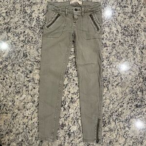 Hollister Women’s Size 0 w24 Green Skinny Jeans Zipper Accents